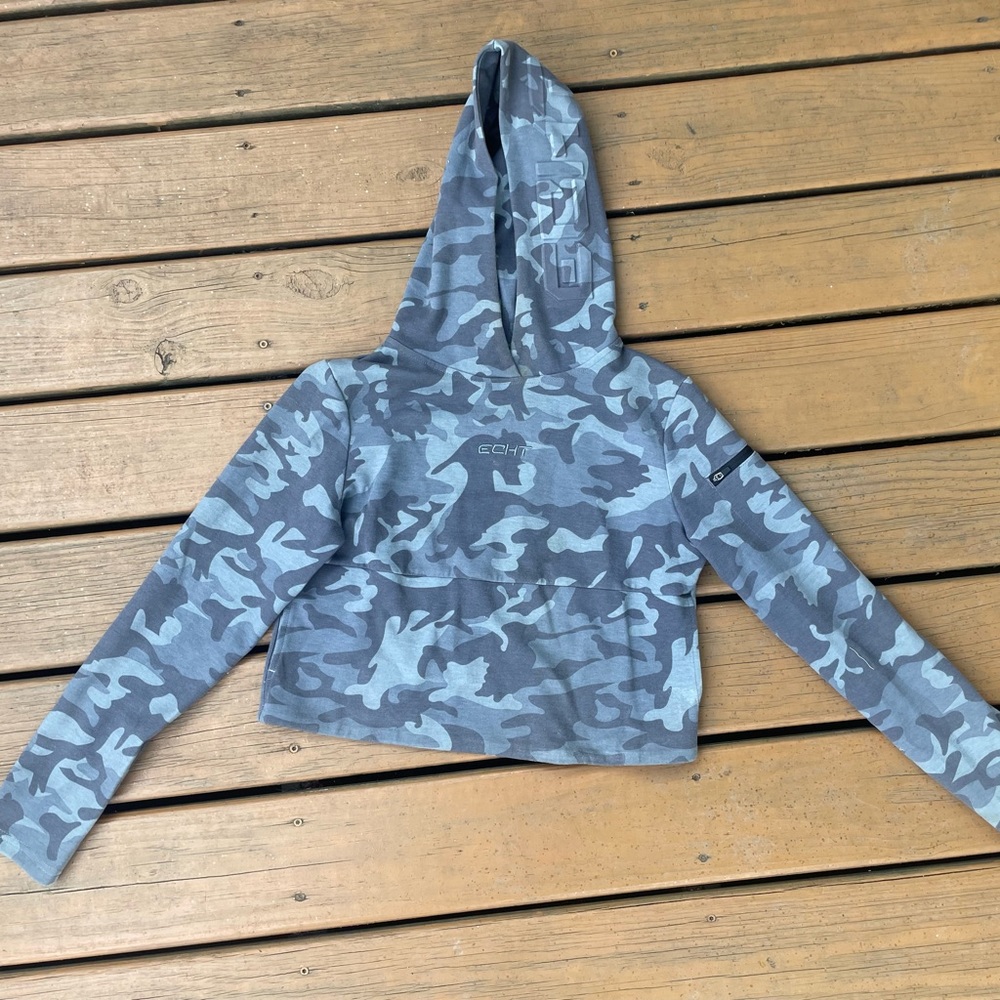 ECHT Women's Blue Gray Camo Cropped Hoodie